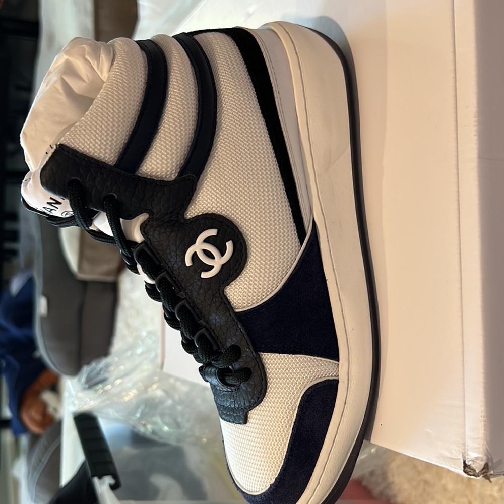 Chanel white and navy sneakers - Picture 3 of 5